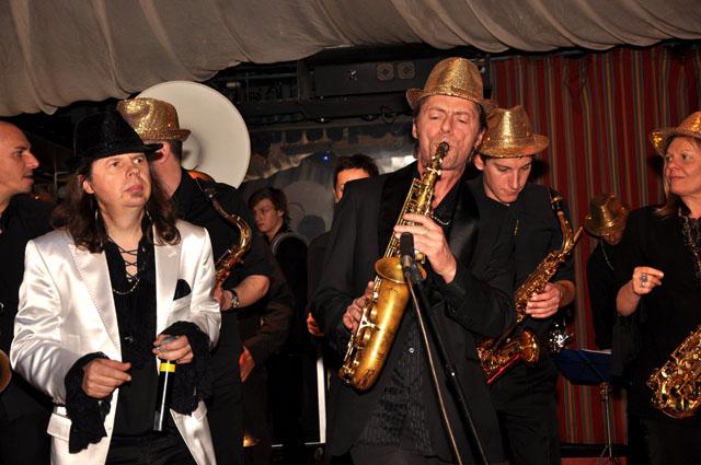 min 2011 03 08 mardi brass band 386
